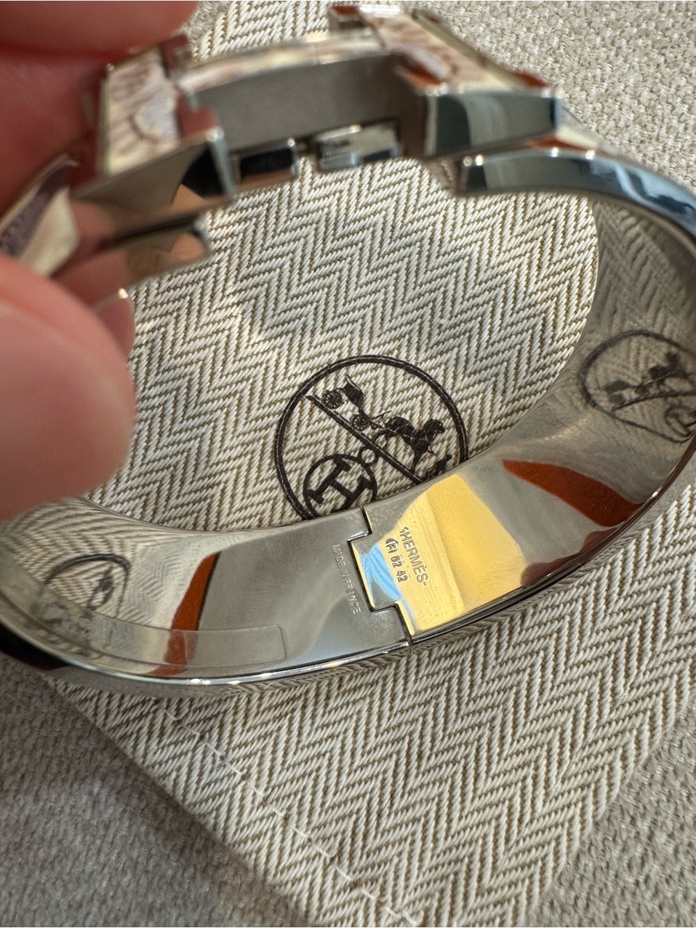 Hermes Silver Zebra Enamel Clic H Bracelet - Picture 5 of 9